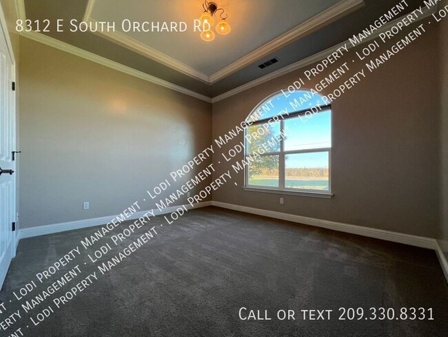 Building Photo - 8312 E Orchard Rd