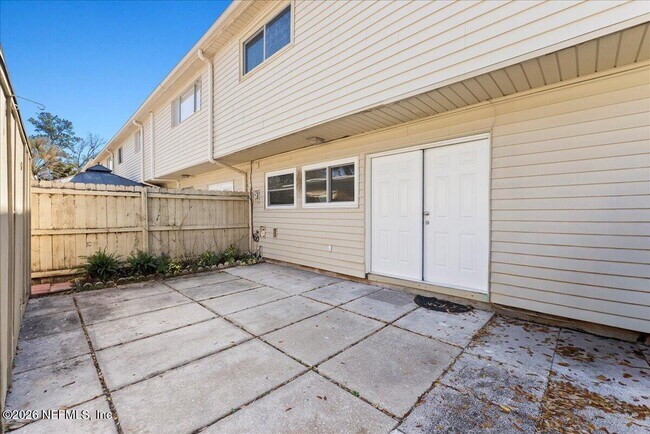 Building Photo - 8140 Sutton Pl N