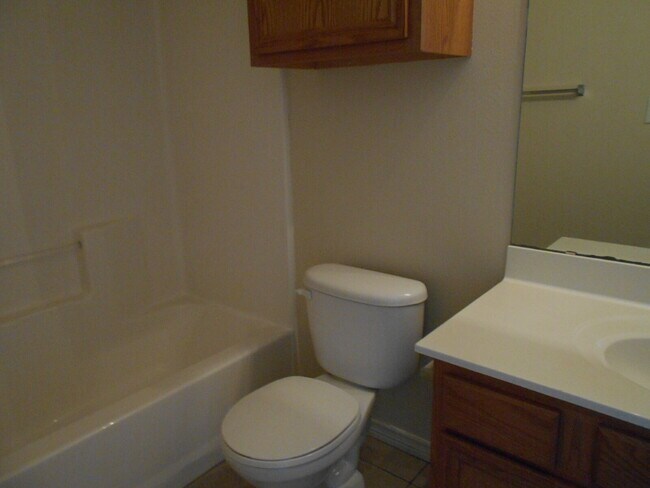 Building Photo - Pre-Leasing for Summer/Fall 2026