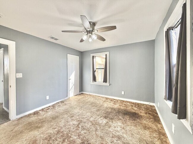 Building Photo - 1828 20th Ave S