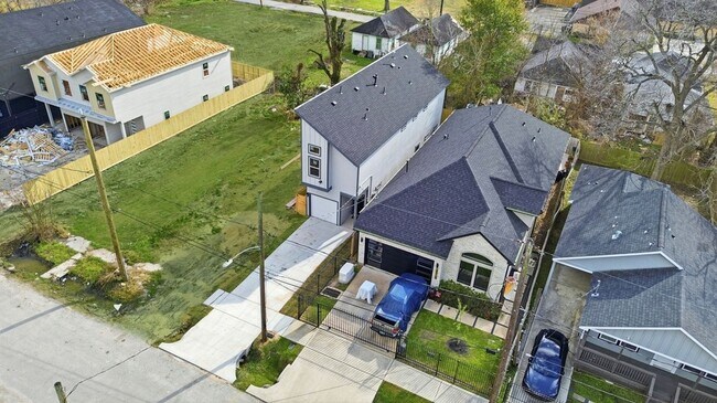 Building Photo - 3320 Francis St