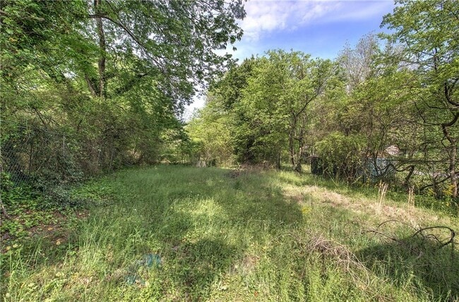 Building Photo - 2014 Maple Ave SW