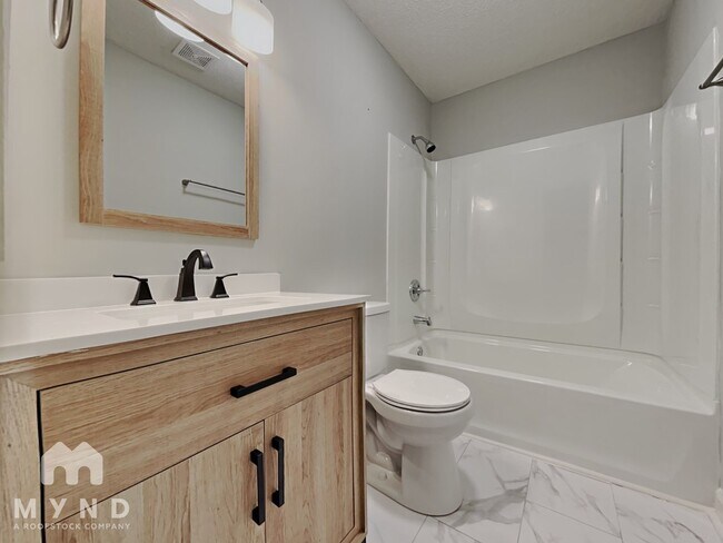 Building Photo - 416 York Rd