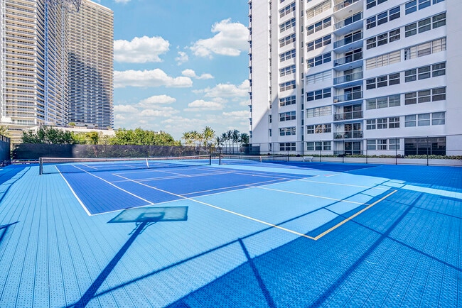 Building Photo - 1904 S Ocean Dr