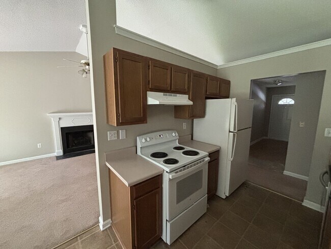 Building Photo - 3 Bedroom, 2.5 Bath Home