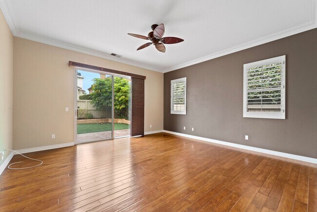 Building Photo - Beautiful & Spacious Single Level Eastlake...