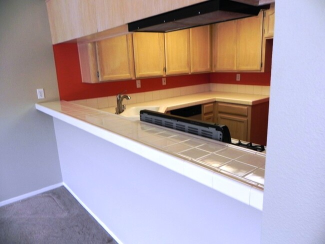 Building Photo - **COMING SOON**  LONG BEACH 2BR/2BA CONDO