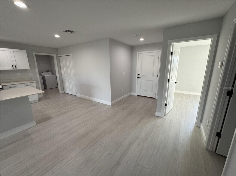 Building Photo - 4100 Mendoza Ave