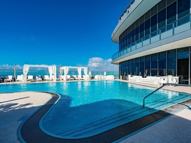 Building Photo - 1000 Brickell Plaza