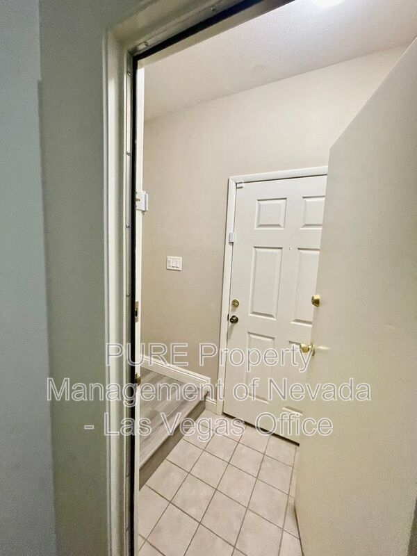 Building Photo - 3047 Errol Flynn St