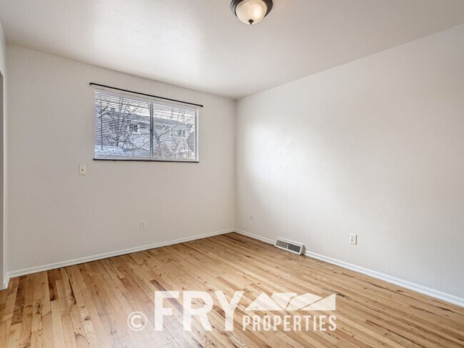 Building Photo - 3bed/1bath Half Duplex in Westminster