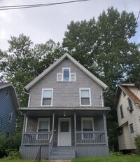 Building Photo - 1615 Rowland Ave NE