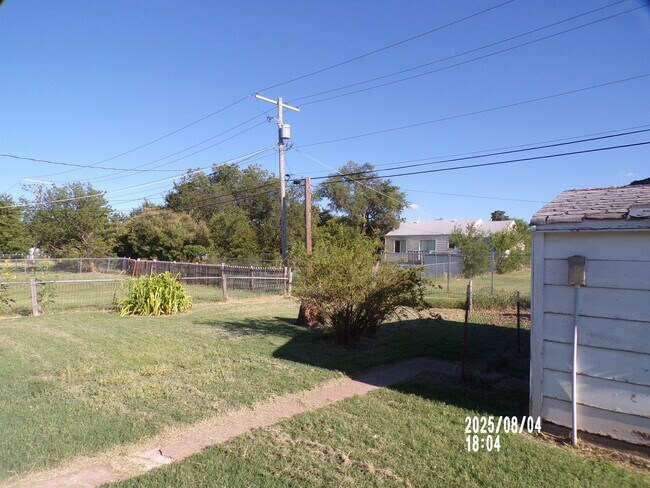 Building Photo - centrally located, pets negotiable with owner approval