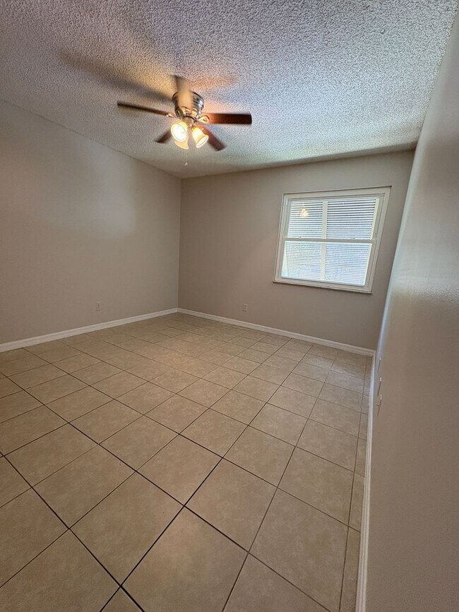 Building Photo - 140 Orchid Woods Ct