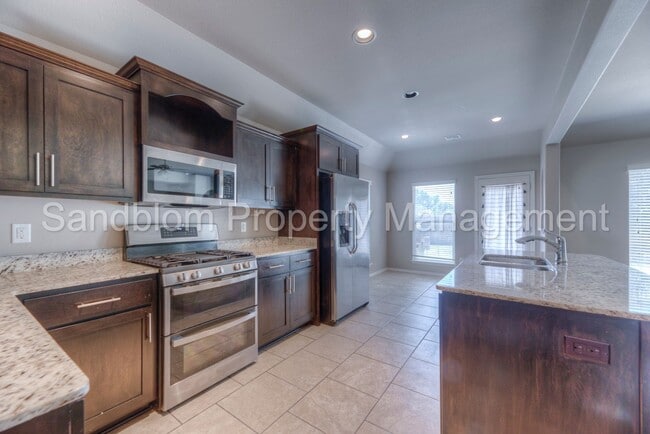Building Photo - For Lease | Bixby | $3600 Rent | Available...