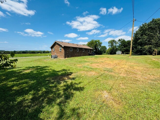 Building Photo - 207 Old Hunters Point Pike N