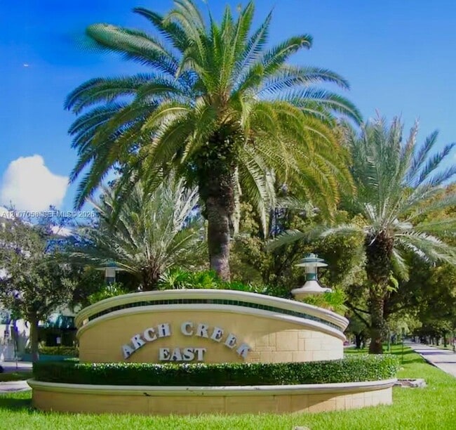 Building Photo - 2425 NE 135th St