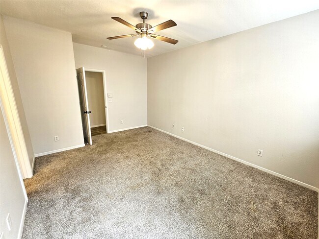 Building Photo - 2919 Desert Oasis Ln