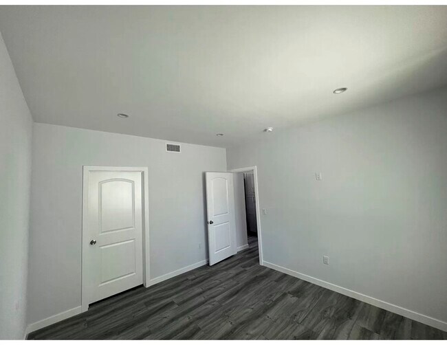 Building Photo - 14739 Drell St