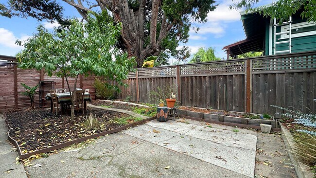 Building Photo - Private Gated Studio with Shared Backyard | Border of Emeryville & North Oakland