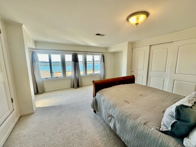 Building Photo - Four Bedroom Waterfront Home on the May River!