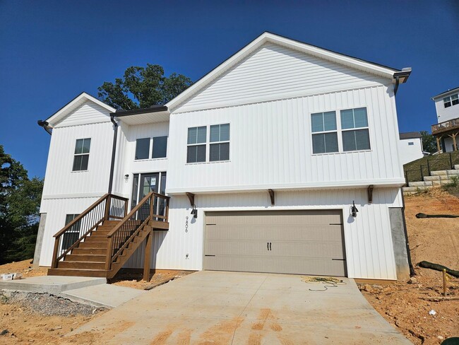 Primary Photo - Brand-New Construction in Karns – Washer &...