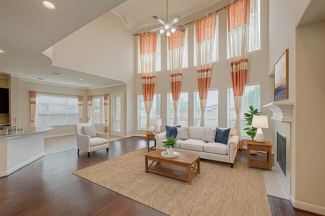 Building Photo - 25719 Oakwood Knoll Dr
