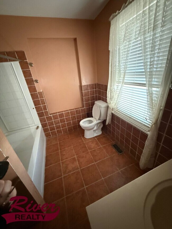 Building Photo - Brick home in Augusta!