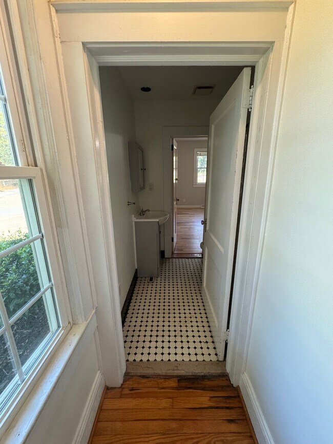 Building Photo - 207 Edgemont Ave