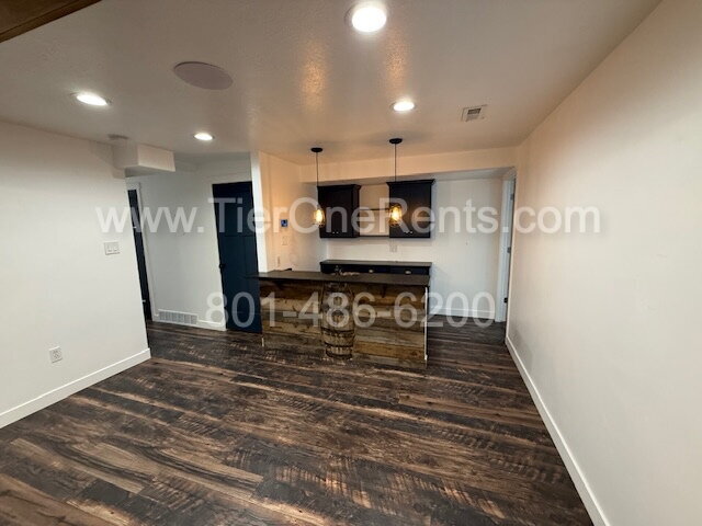 Building Photo - NO deposit option available for qualified ...