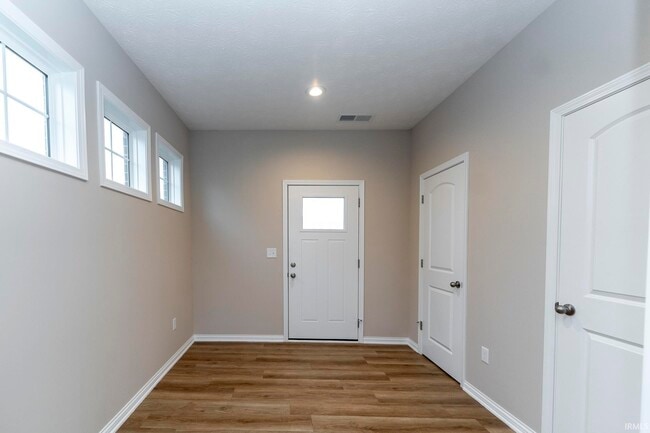 Building Photo - 5621 Camden Dr