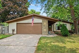 Building Photo - Well Maintained 3 bedroom Rental Home- $1650/Month