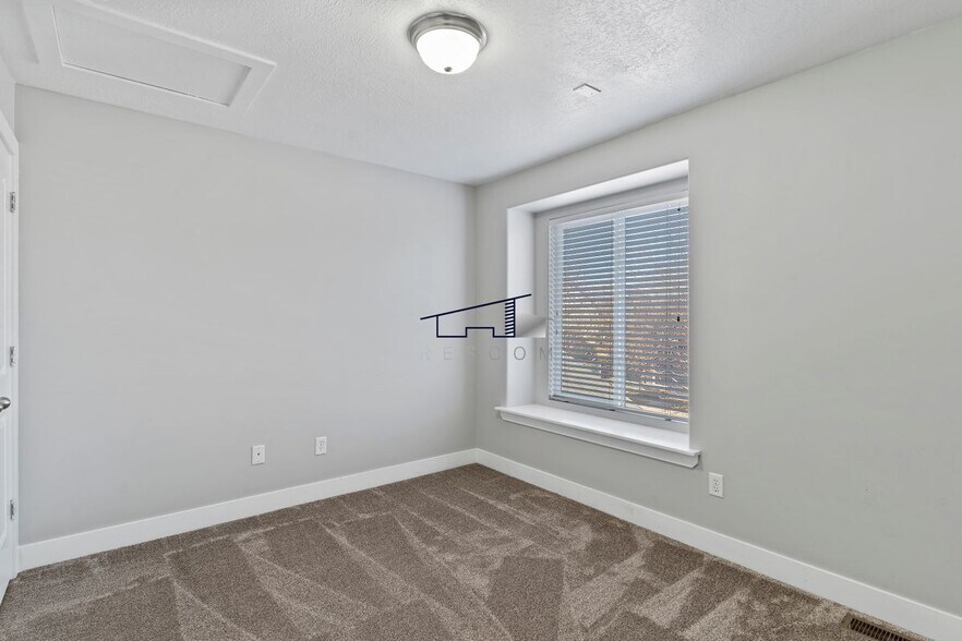 Building Photo - 2071 W Madie Ln