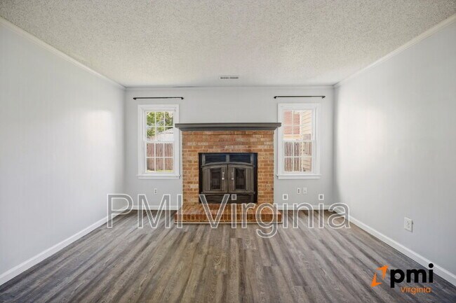 Building Photo - 1701 Darrow St