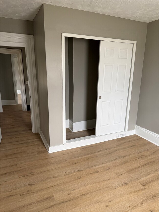 Building Photo - 43 York St