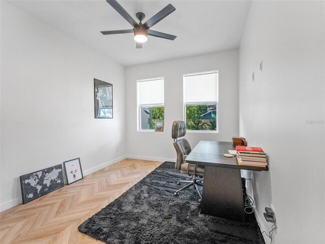 Building Photo - 102 W Adalee St