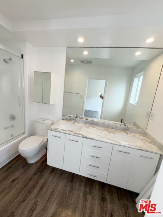 Building Photo - 9152 Alden Dr