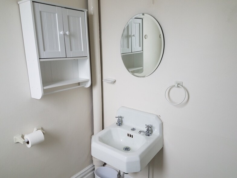 1/2 Bath - 49 Sterling St