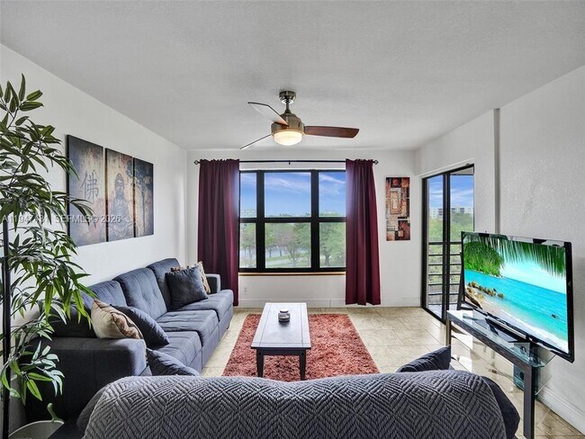 Building Photo - 2304 S Cypress Bend Dr