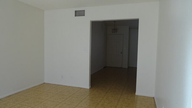 Building Photo - 4417 Newhaven Dr