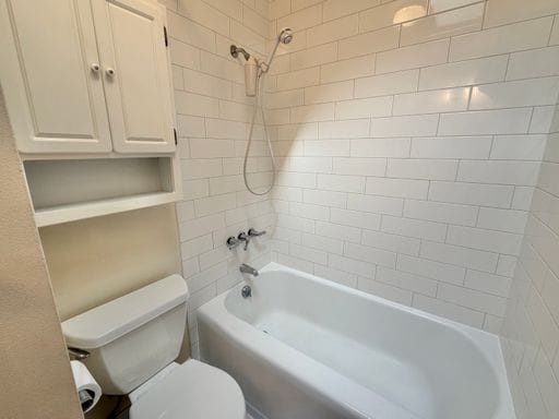 Building Photo - Charming 1-Bedroom Retreat in Queen Anne - Near Fremont! Available Now!