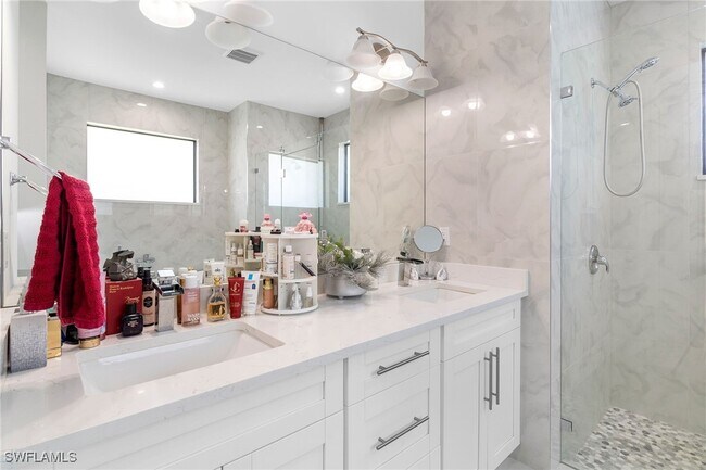 Building Photo - 2406 37th Ave NE