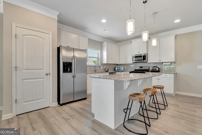 Building Photo - 10 Vintage Ave