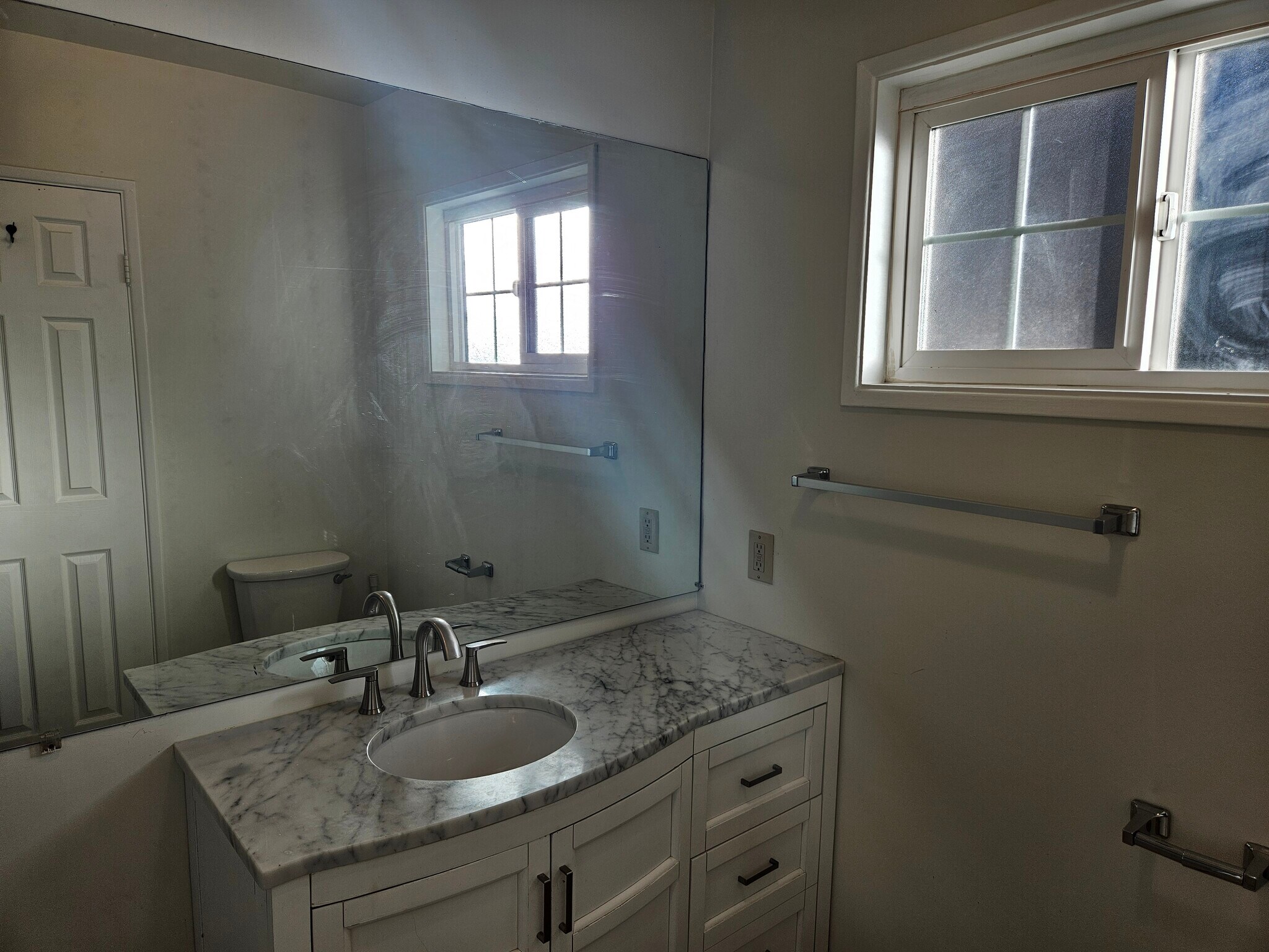 Building Photo - 9966 Glencrest Cir