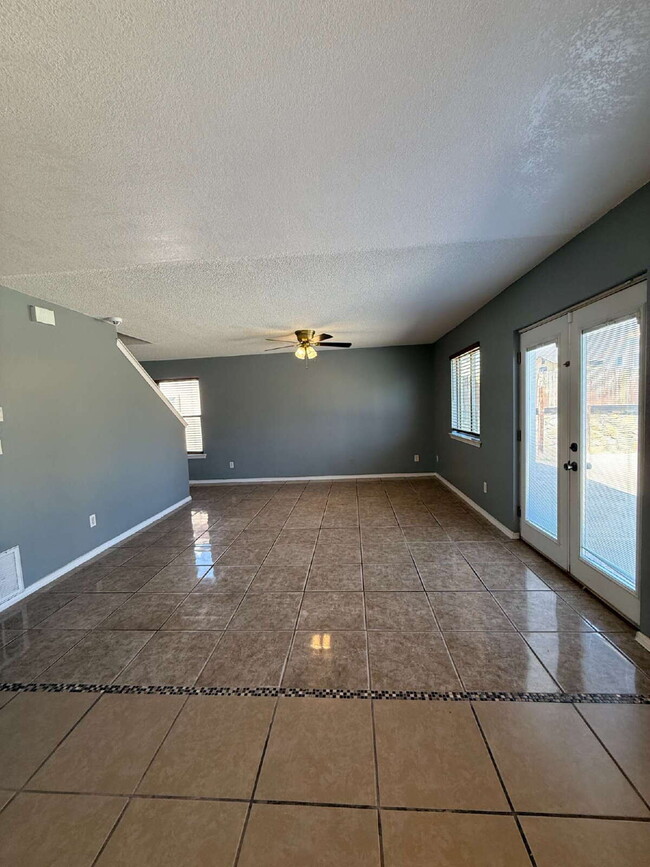 Building Photo - 14157 Tierra Delfin Dr