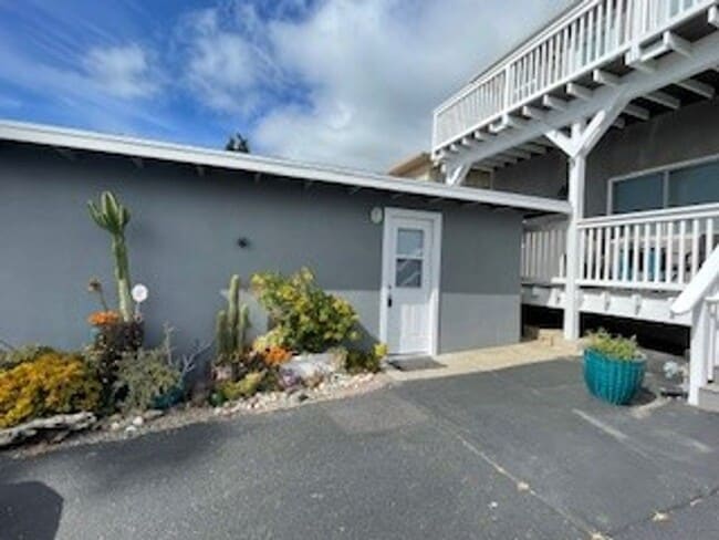 Building Photo - Studio for rent in Cayucos