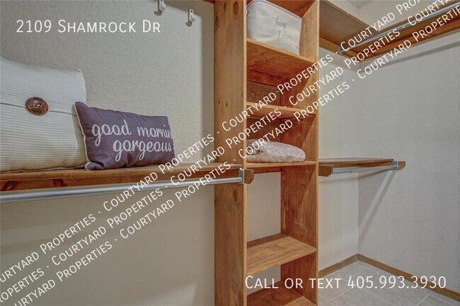 Building Photo - 2109 Shamrock Dr