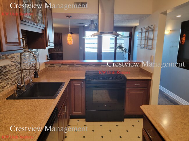 Building Photo - Broadway Condo