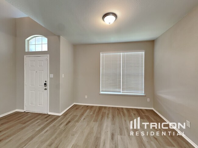 Building Photo - 4512 Ridgeway Dr