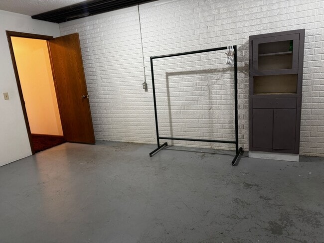 Building Photo - Two bedroom apartment